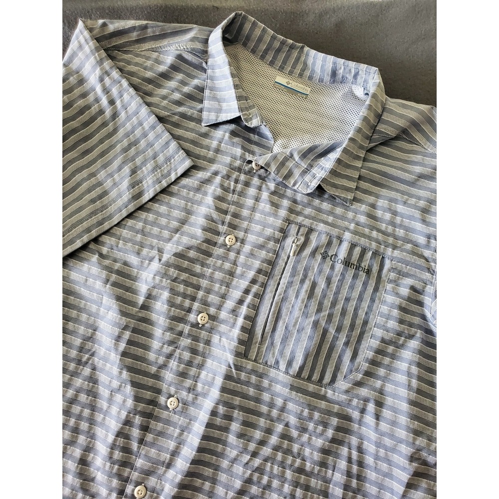 Columbia Shirt Mens XL Gray/ Blue  White Vented Fishing Short Sleeve Omnishade